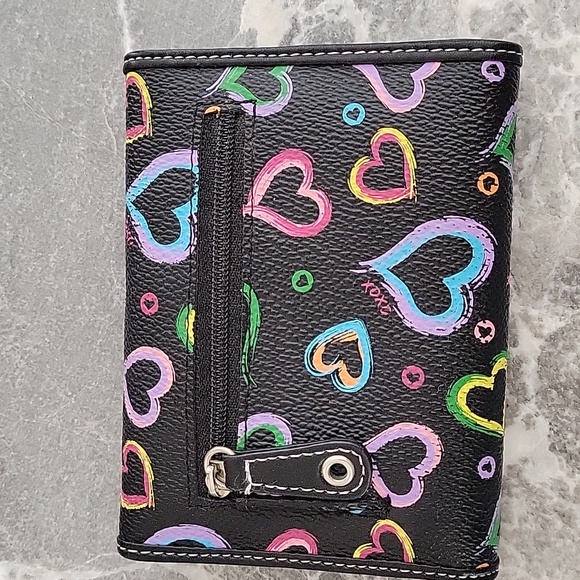 XOXO TEXTURED VEGAN WALLET - Picture 3 of 5